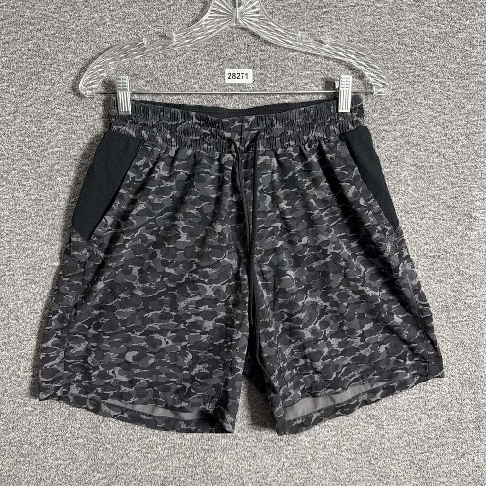 Lululemon Men’s Size Medium Black Camo 7" Linerless Activewear Shorts